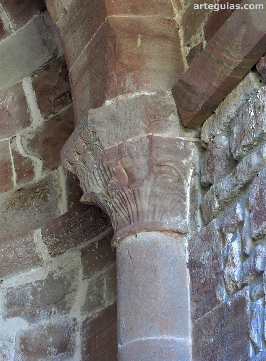 Capitel interior