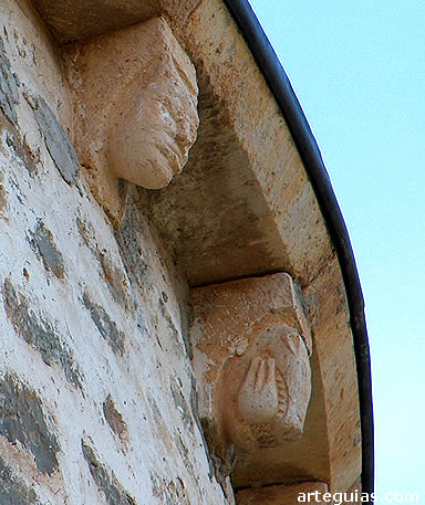 Canecillos del &aacute;bside