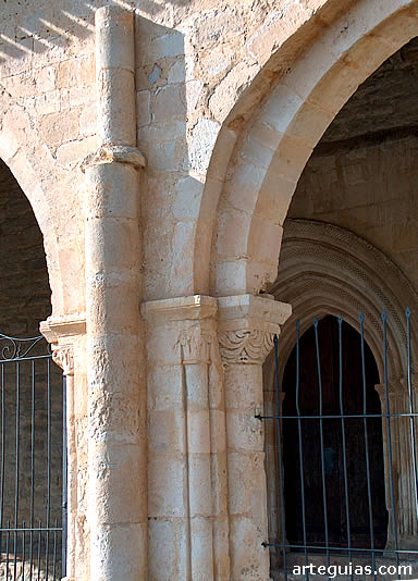 La estructura de este p&oacute;rtico difiere bastante de otras galer&iacute;as porticadas