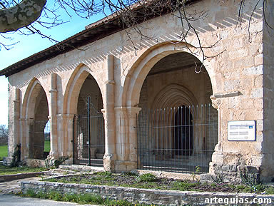 Galer&iacute;a porticada de la Ermita de Nuestra Se&ntilde;ora de Ayala