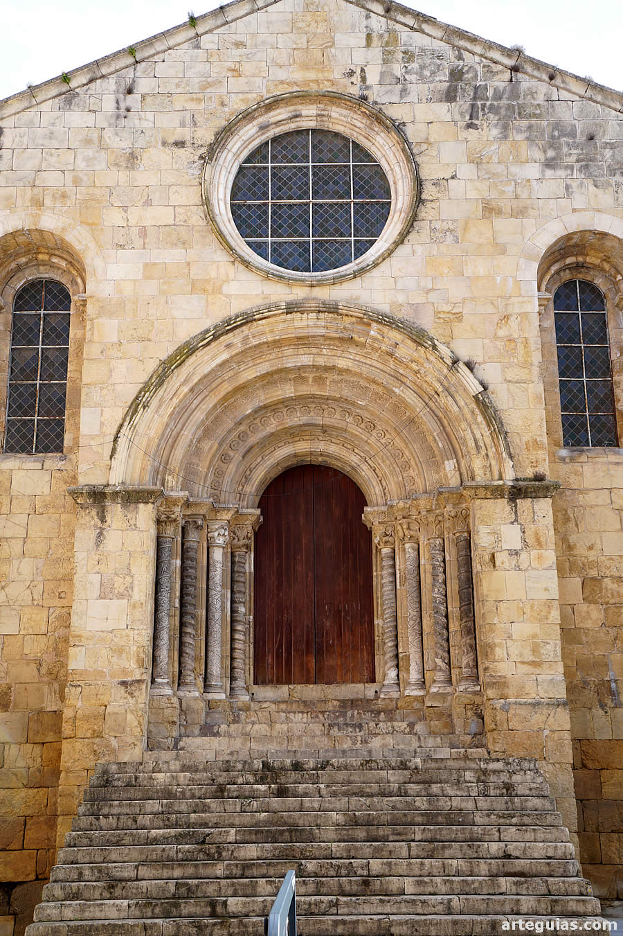 Iglesia de Santiago de Coímbra: fachada oeste