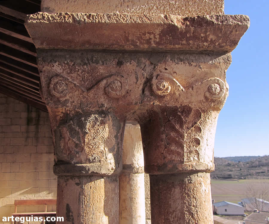 Capiteles