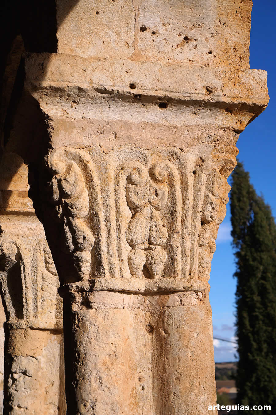 Capiteles