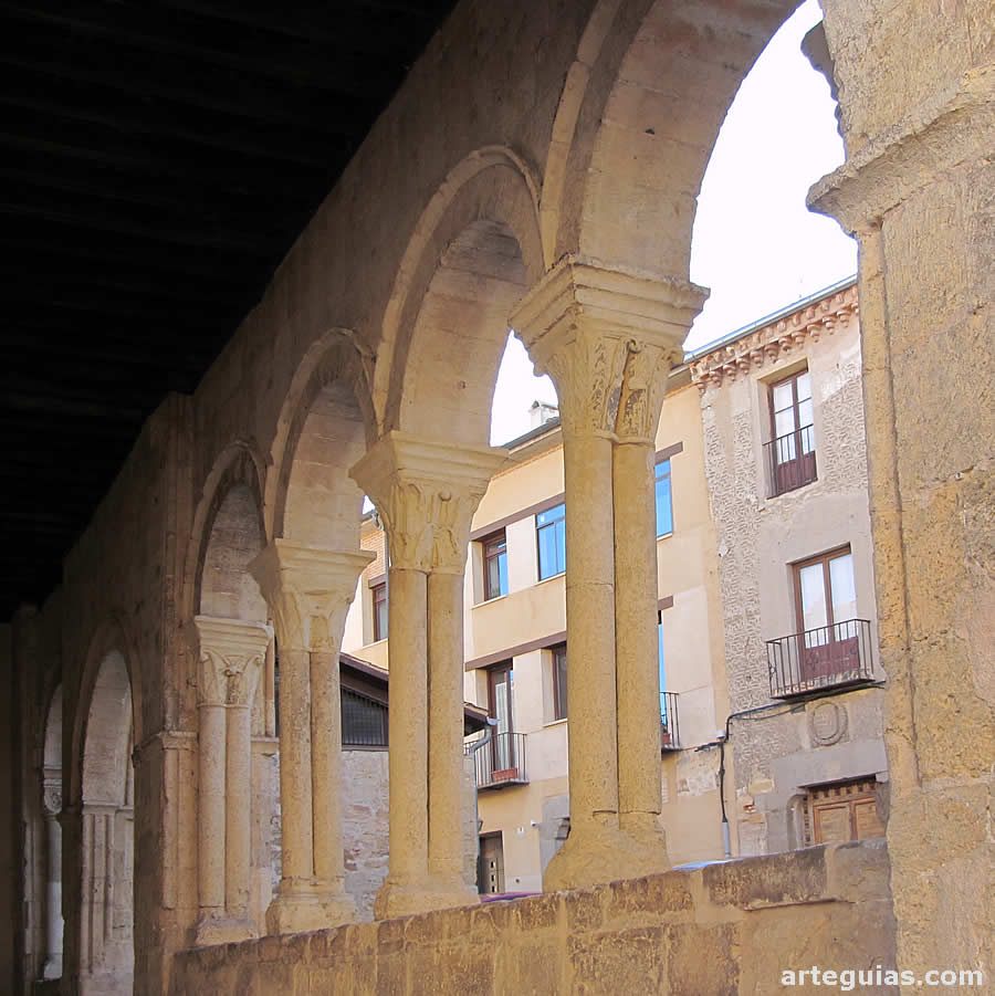 Pórtico románico