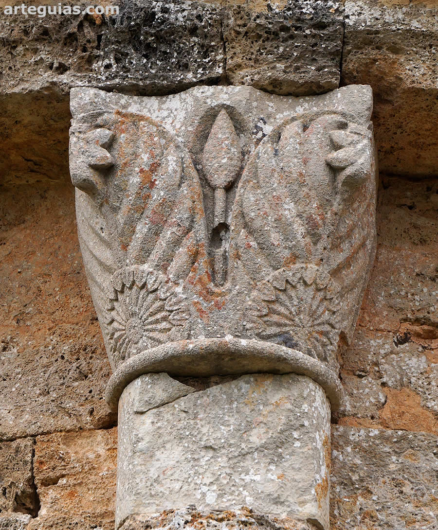 Iglesia de Abajas: una de las columnas del ábside