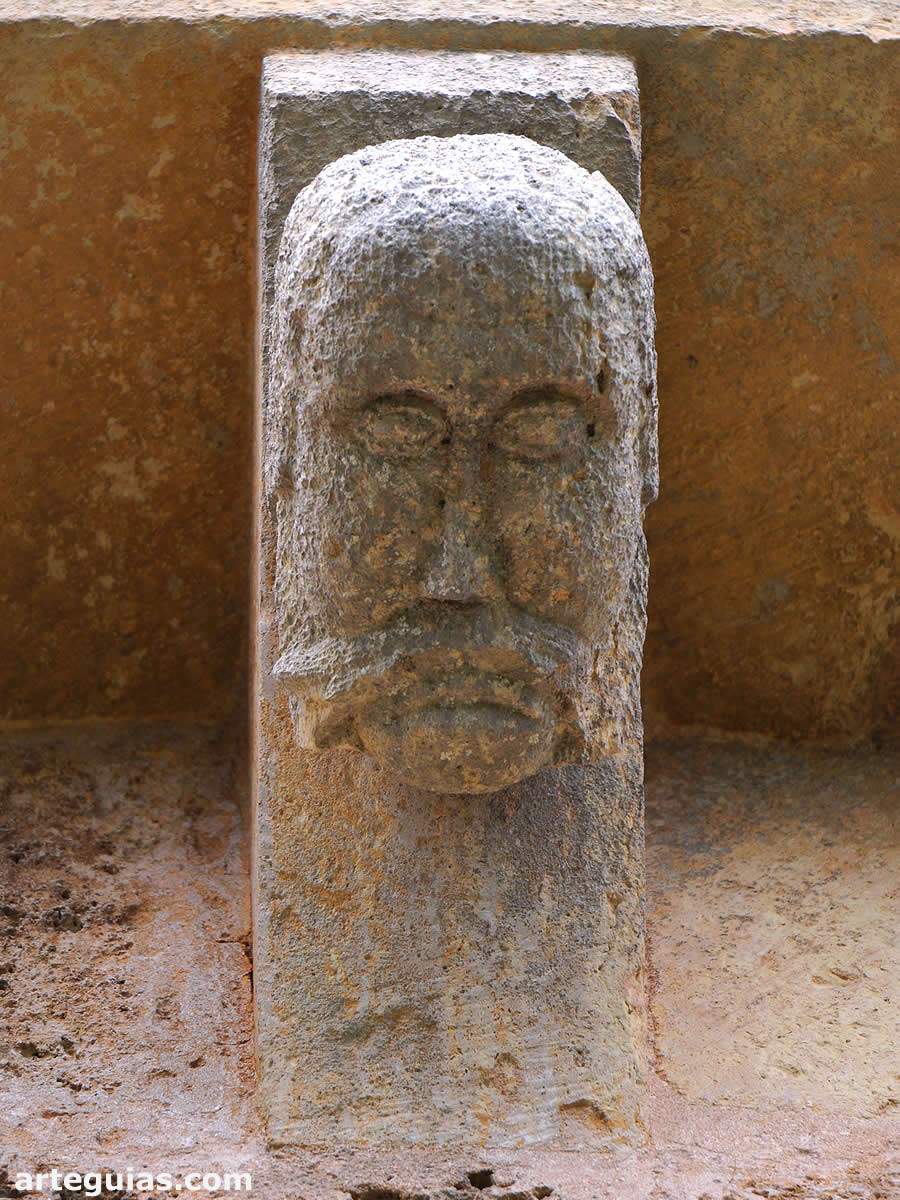 Canecillo del ábside
