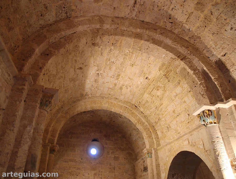 Bóveda de medio cañón de la nave de la iglesia de Abajas