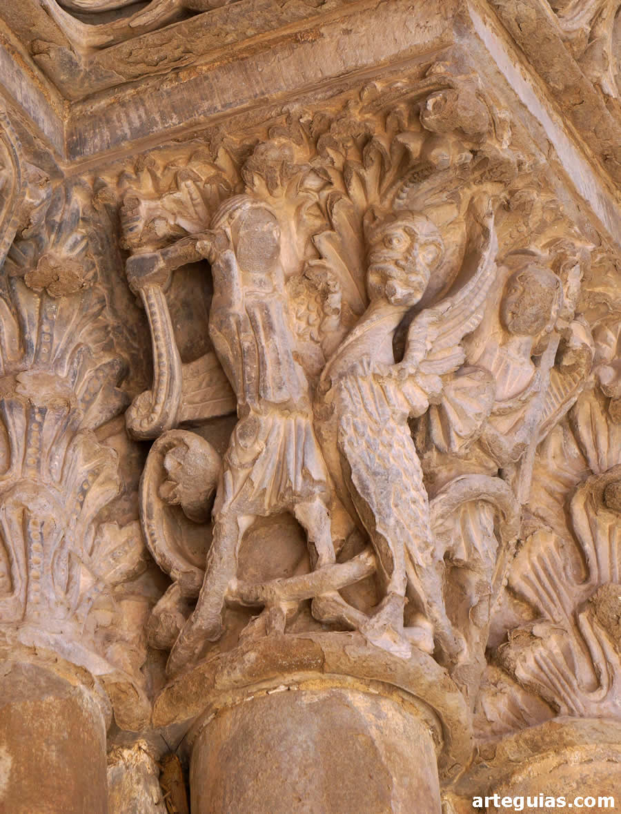 Capitel de la portada principal