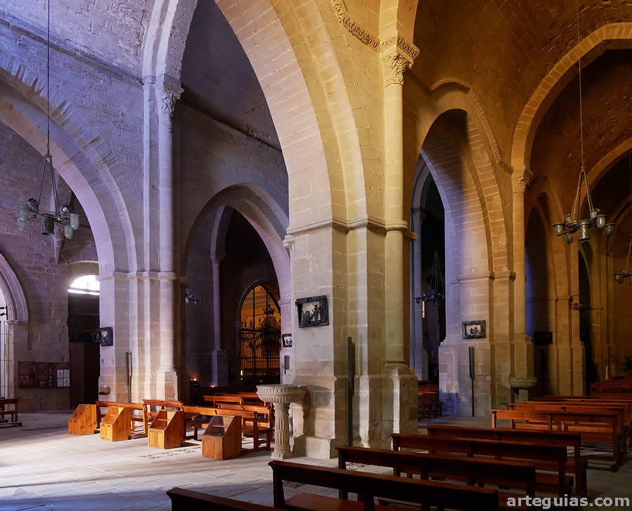 Iglesia de Agramunt, Lleida: interior de las naves