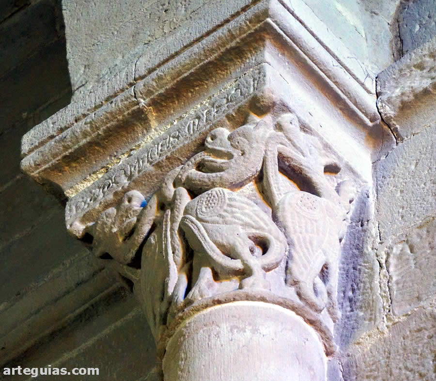 Capitel con dragones