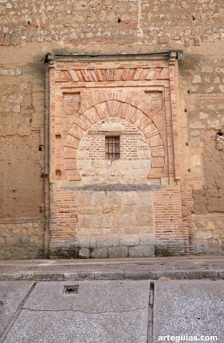 Puerta lateral norte
