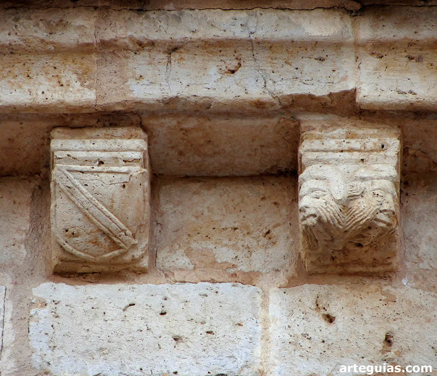 Canecillos de piedra