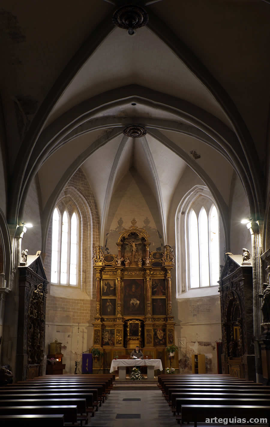 Interior de la iglesia de San Pedro de Alag&oacute;n, Zaragoza