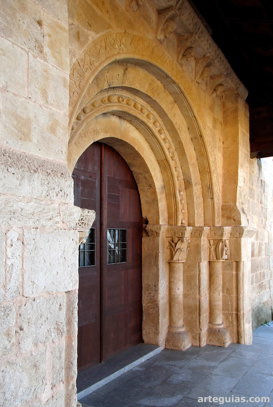 Puerta norte. Iglesia de Almenara de Tormes