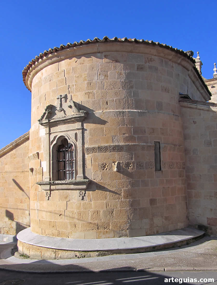 Cabecera románica con reformas postmedievales de la iglesia de Almenara