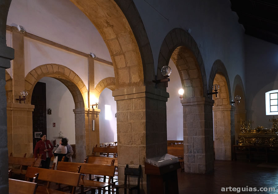 Naves de la iglesia de de Arenas de San Juan, Ciudad Real