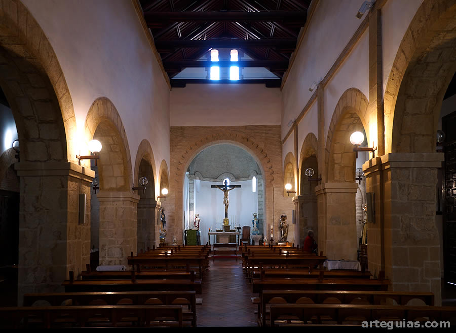 Interior de la iglesia de de Arenas de San Juan