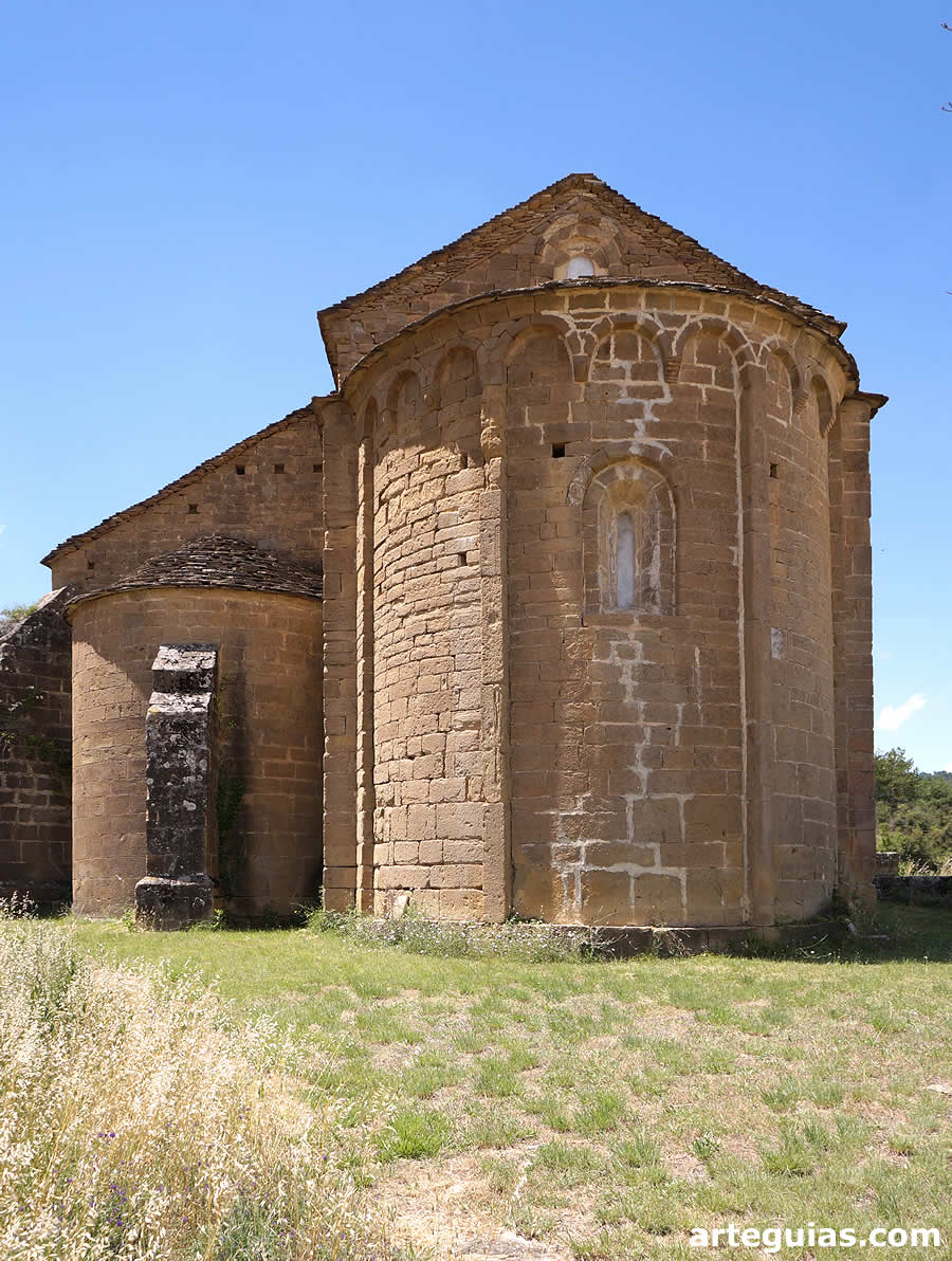 La iglesia desde el este