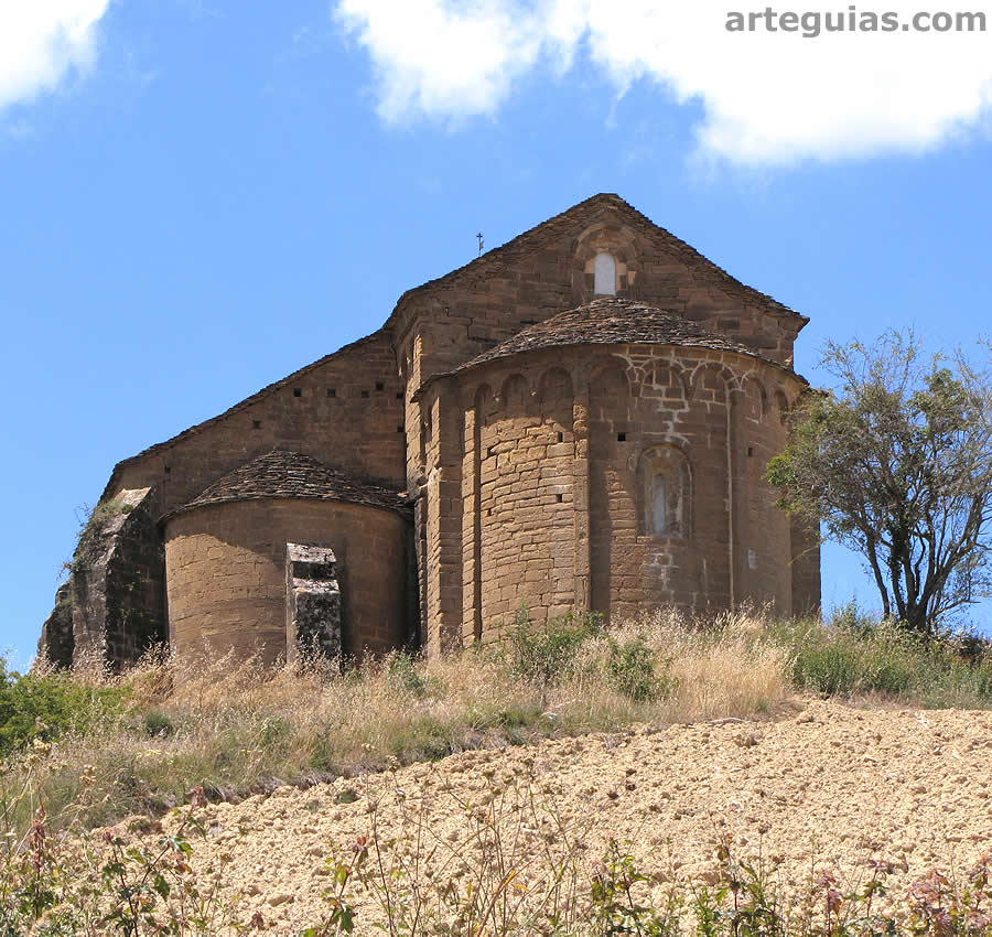 Iglesia de Bag&uuml;&eacute;s, Zaragoza, en su entorno paisaj&iacute;stico