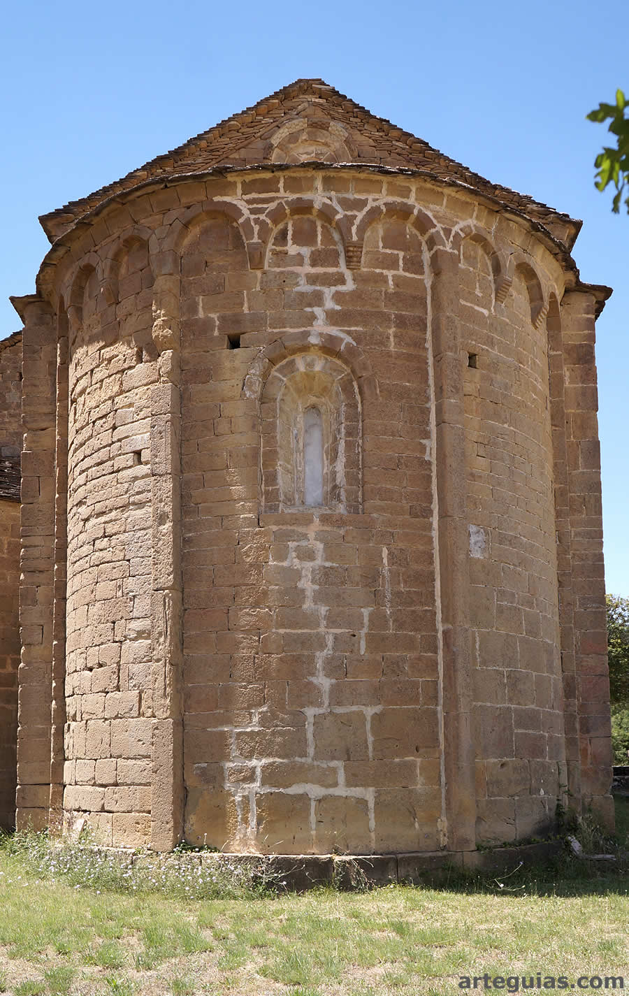 &Aacute;bside principal con hechuras lombardas o lombardistas