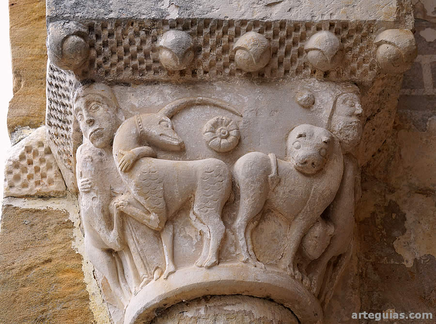 Capitel con hombres con leones y unicornios