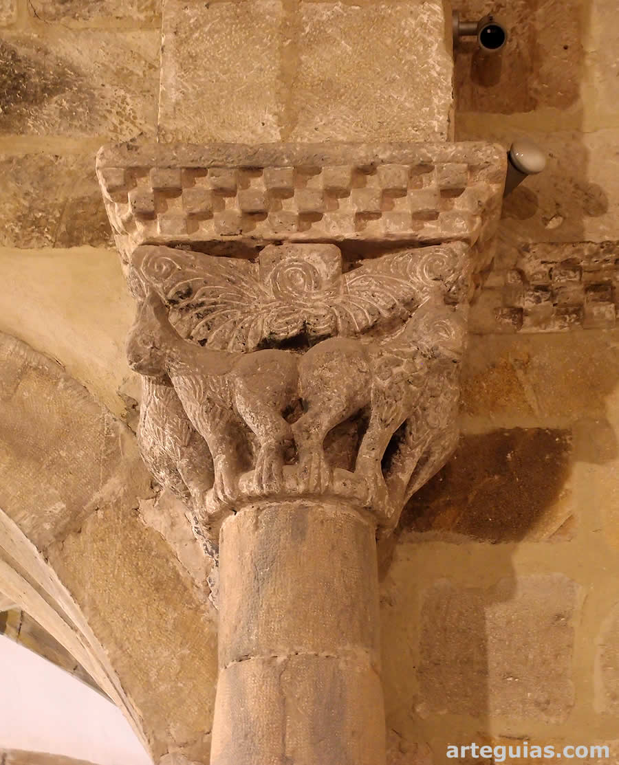 Capitel con leones