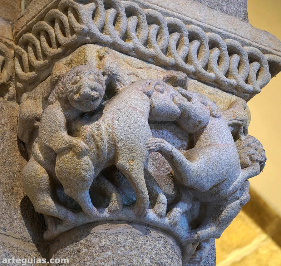 Cambre: capitel con leones