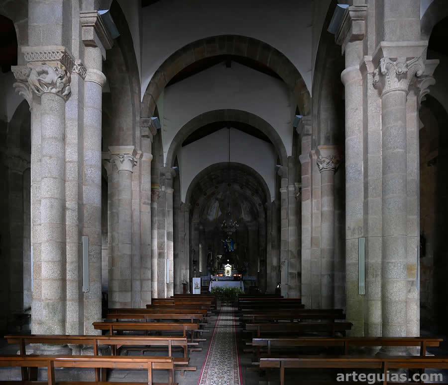 Interior de la iglesia de Cambre