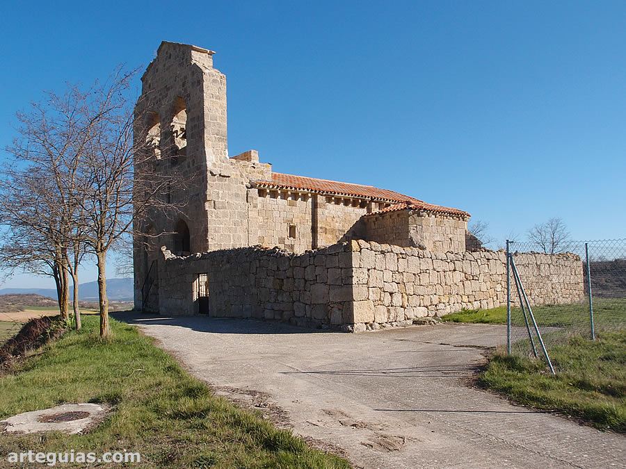 Esta iglesia burebana desde el sureste