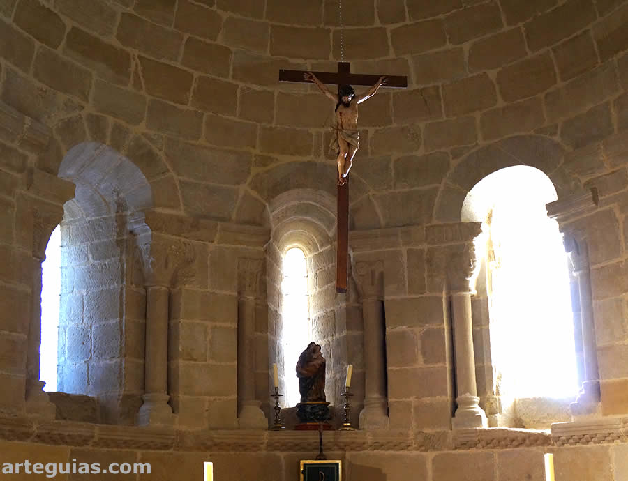Interior del ábside de la iglesia de Castilseco