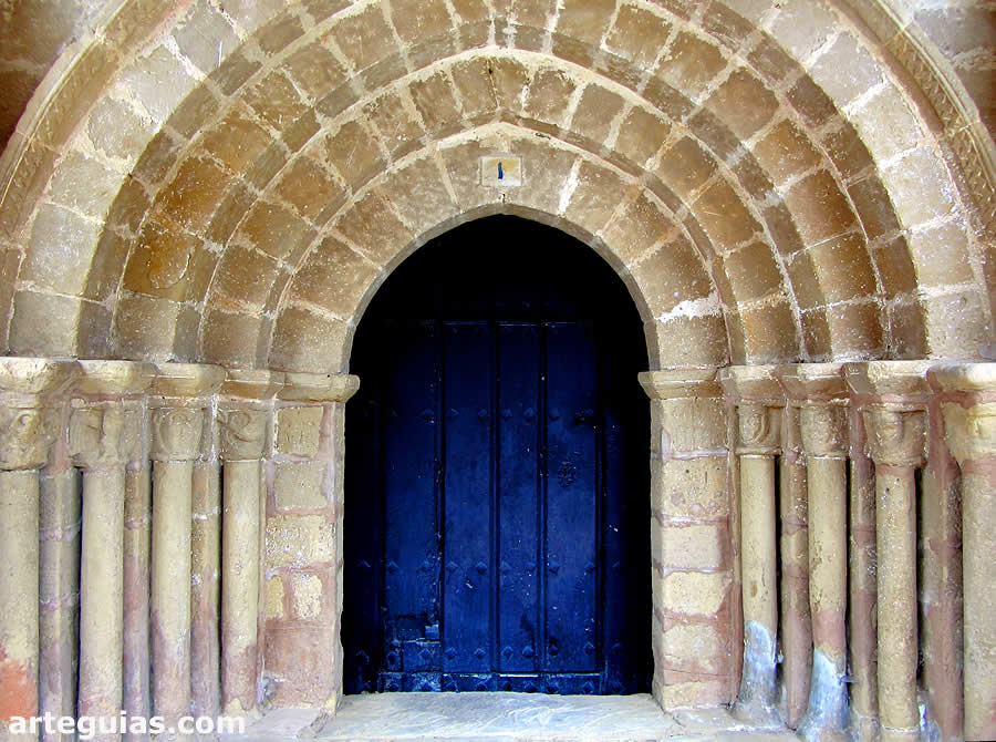 Iglesia de Castilseco, La Rioja: puerta en el muro meridional