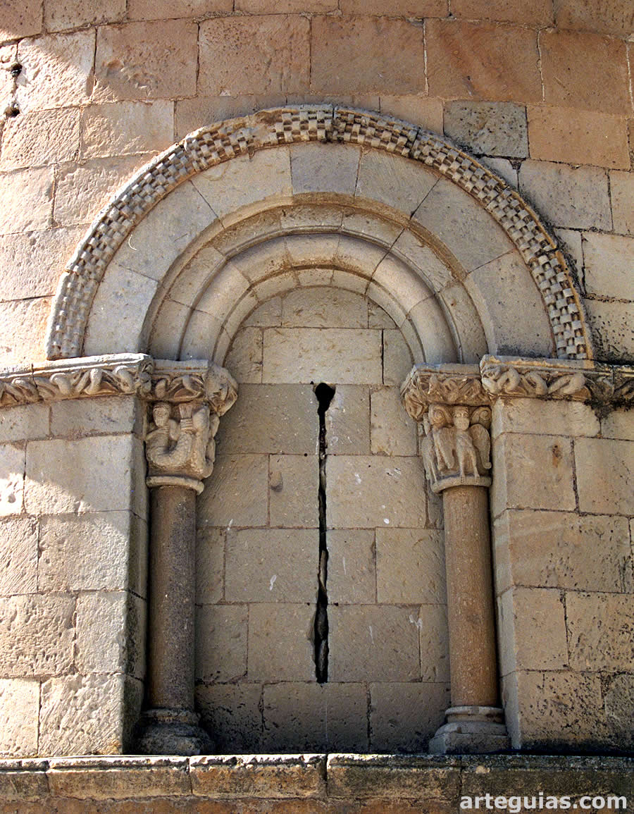 Ventanal norte del &aacute;bside