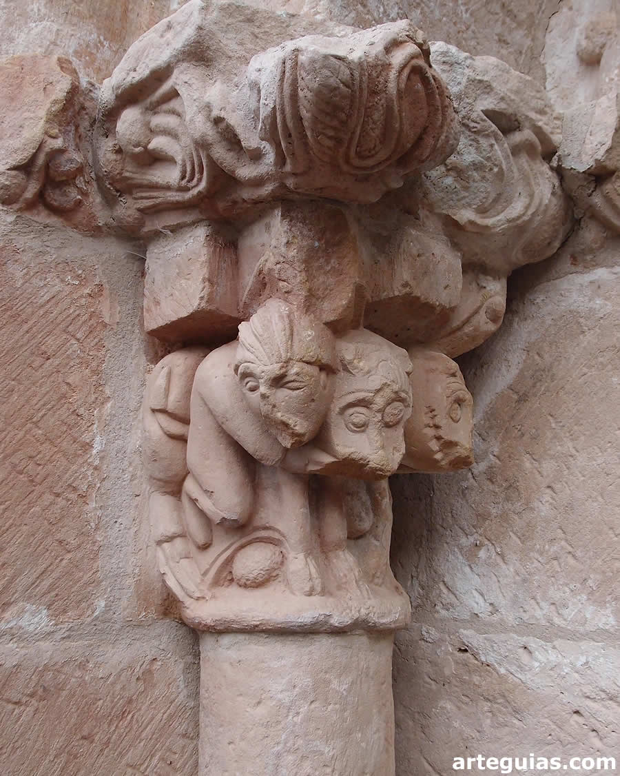 Columna de la puerta norte