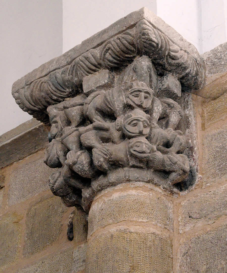 Iglesia de Cillamayor, Palencia: capitel del arco triunfal con varios leones
