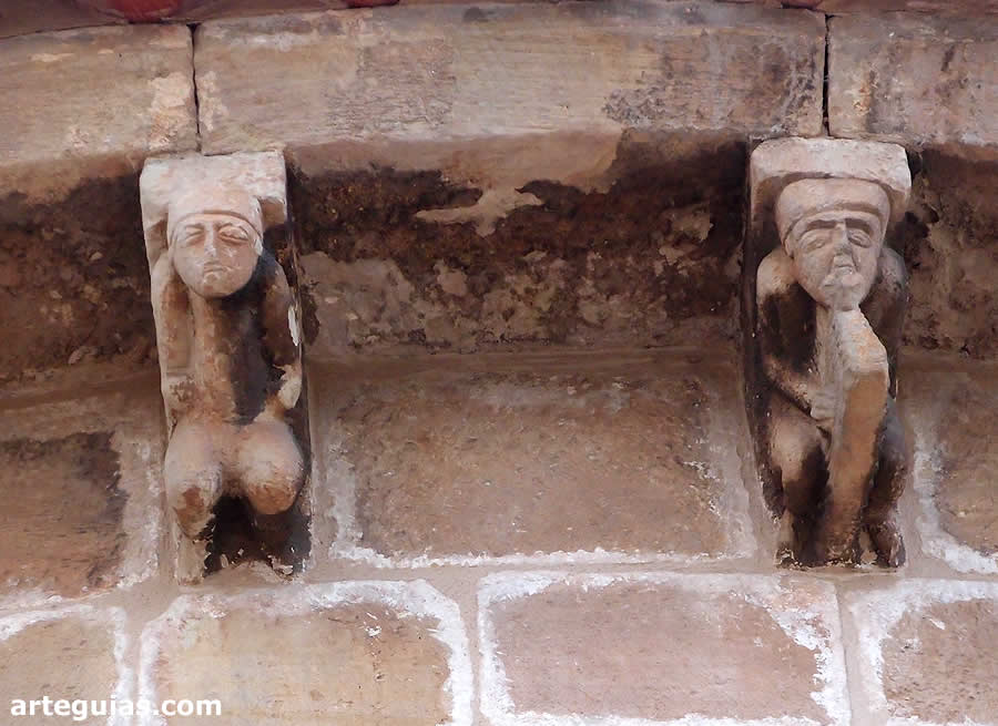 Canecillos de la cabecera