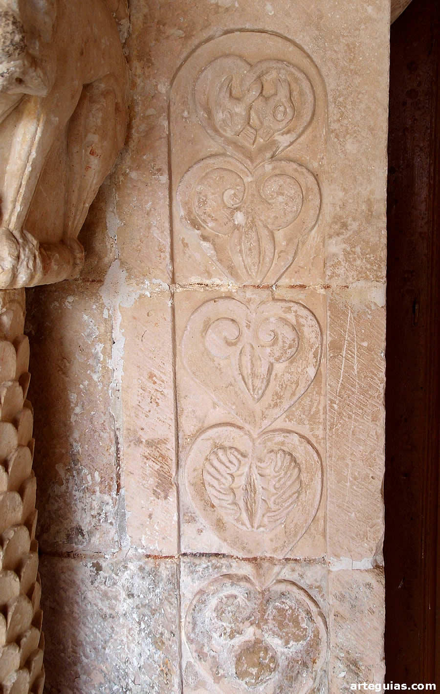 Jamba interior con un bajorrelieve