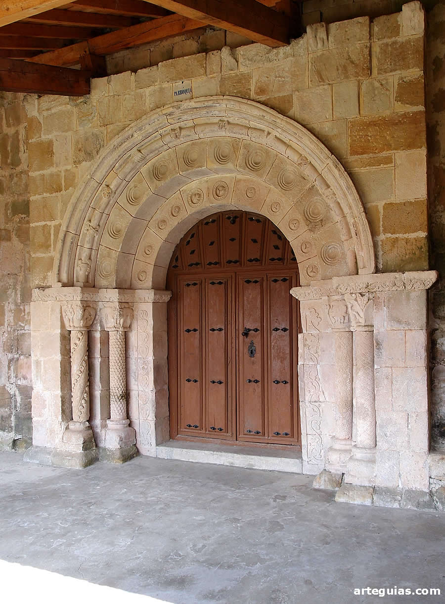 Puerta románica. Iglesia de Colina de Losa