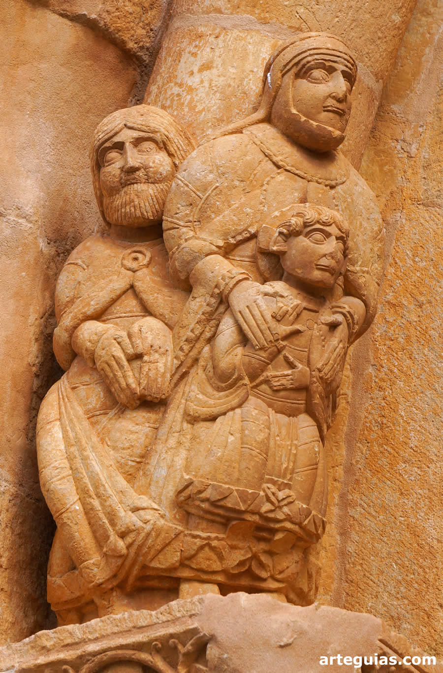 La Sagrada Familia en una de las arquivoltas