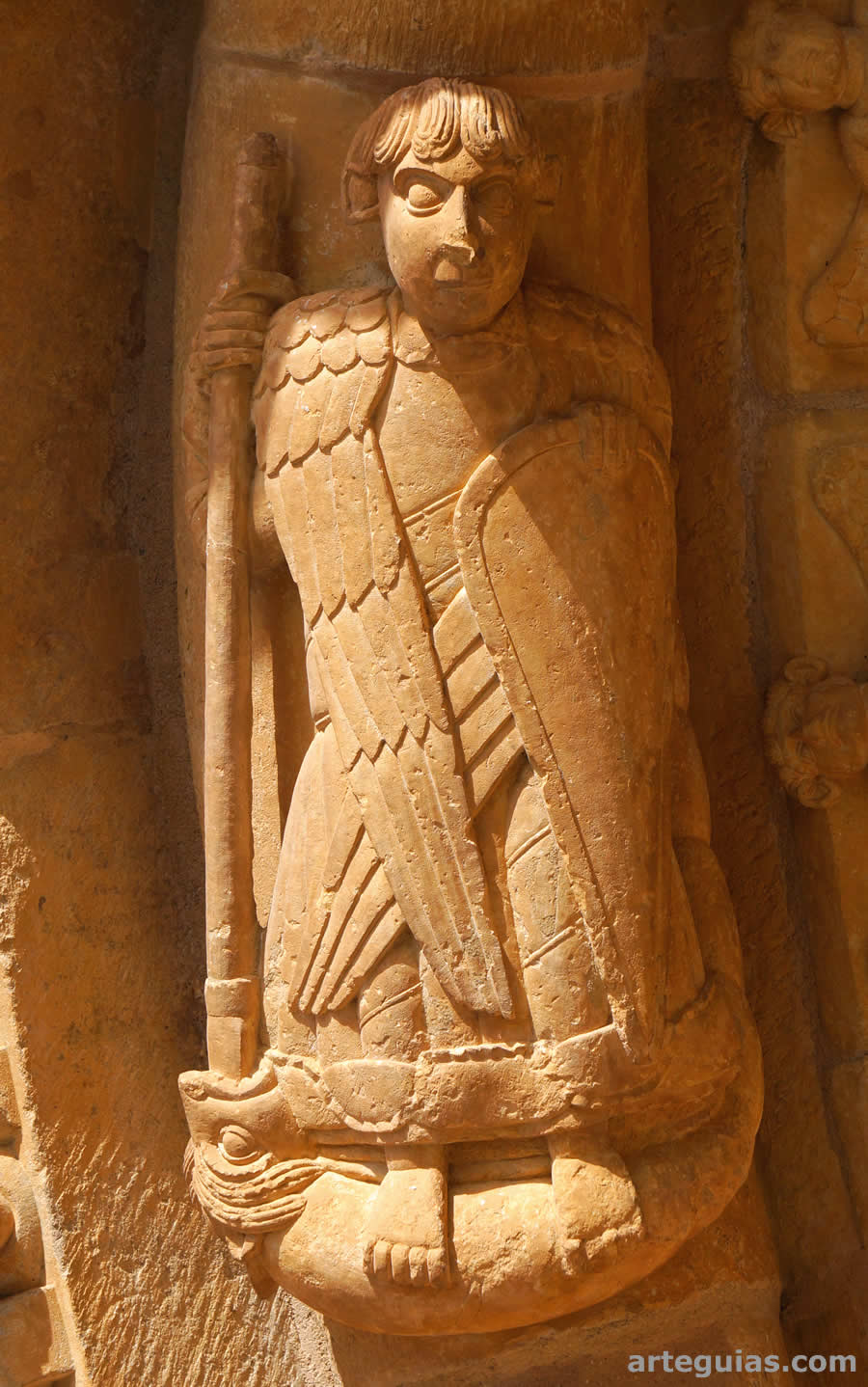 &Aacute;ngel alanceando un drag&oacute;n