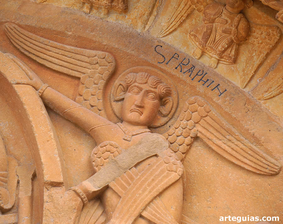 Seraf&iacute;n en el t&iacute;mpano de la portada