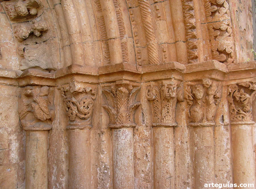 Columnas del lado sur de la iglesia Escalada, Burgos