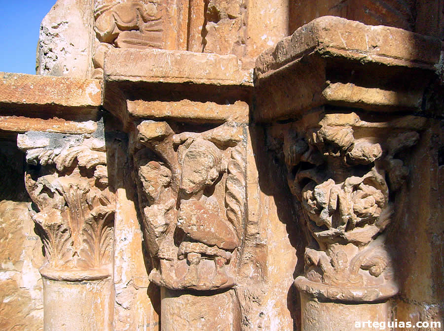 Capiteles de la izquierda