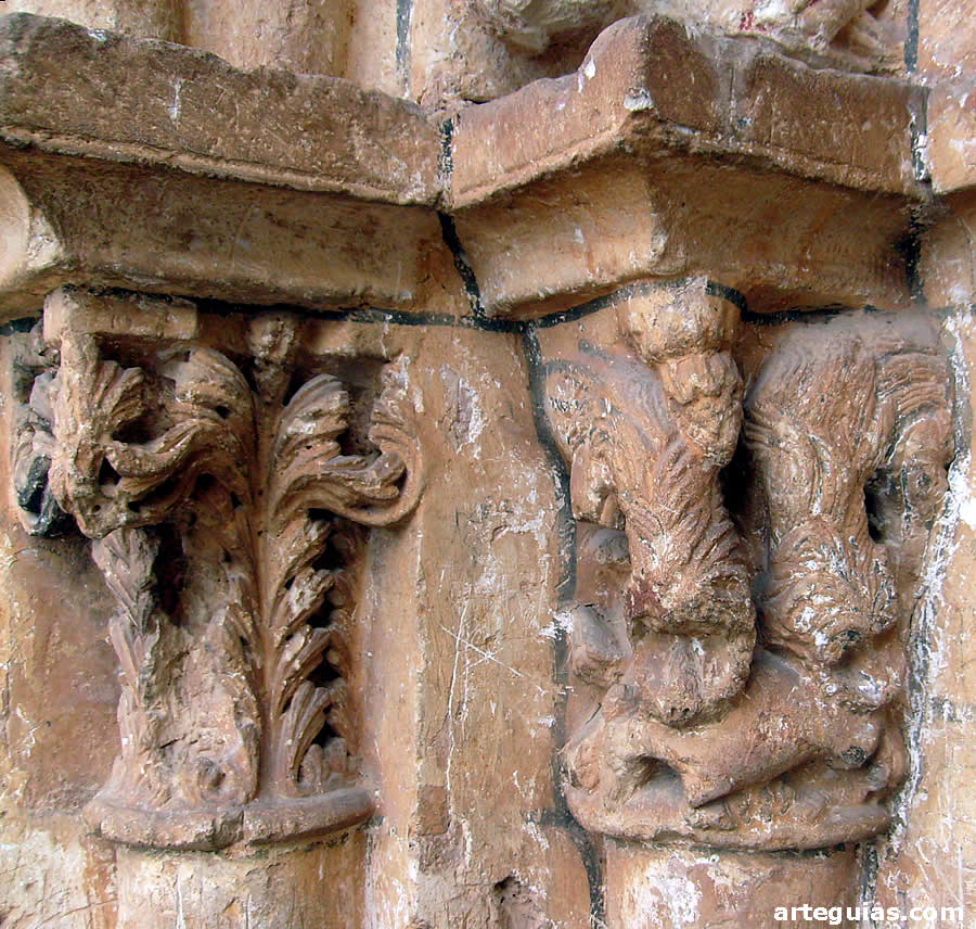 iglesia Escalada, Burgos: dos de los capiteles  izquierdos