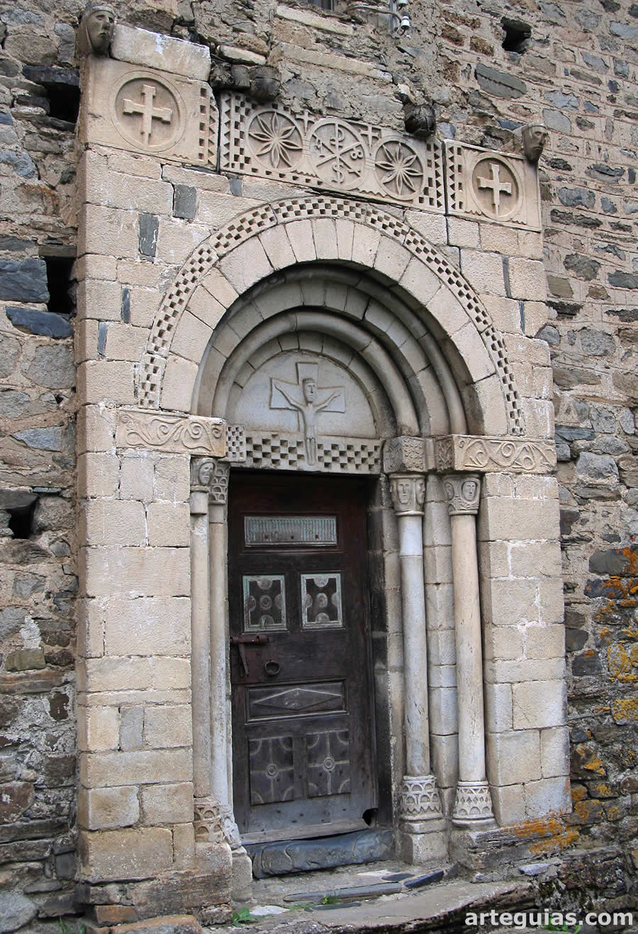 La puerta desde otro ángulo