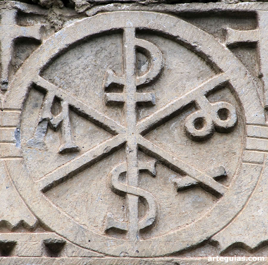 Crismón de la portada. Iglesia de Escunhau, Lleida
