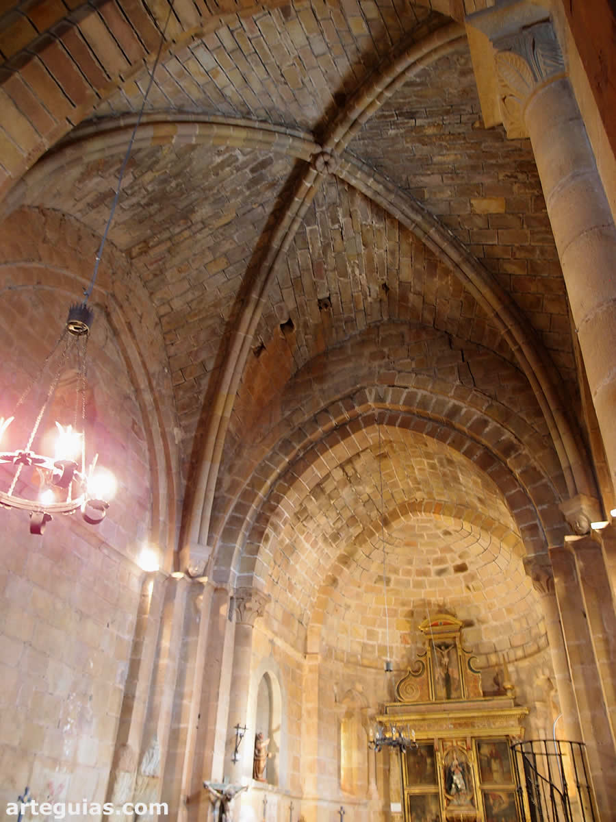 Interio abovedado de la iglesia de Fuensa&uacute;co, Soria