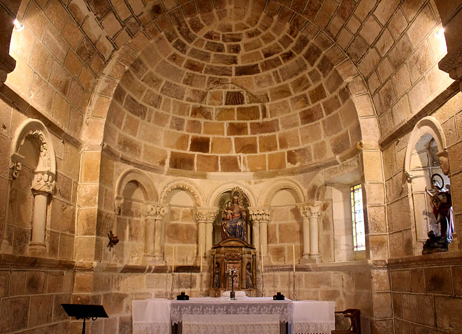 Iglesia de Fuente Úrbel: interior del ábside