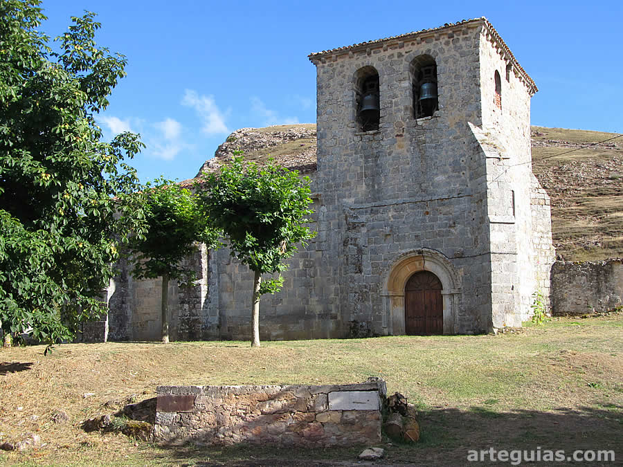 Iglesia de Fuente Úrbel (Burgos) desde el norte