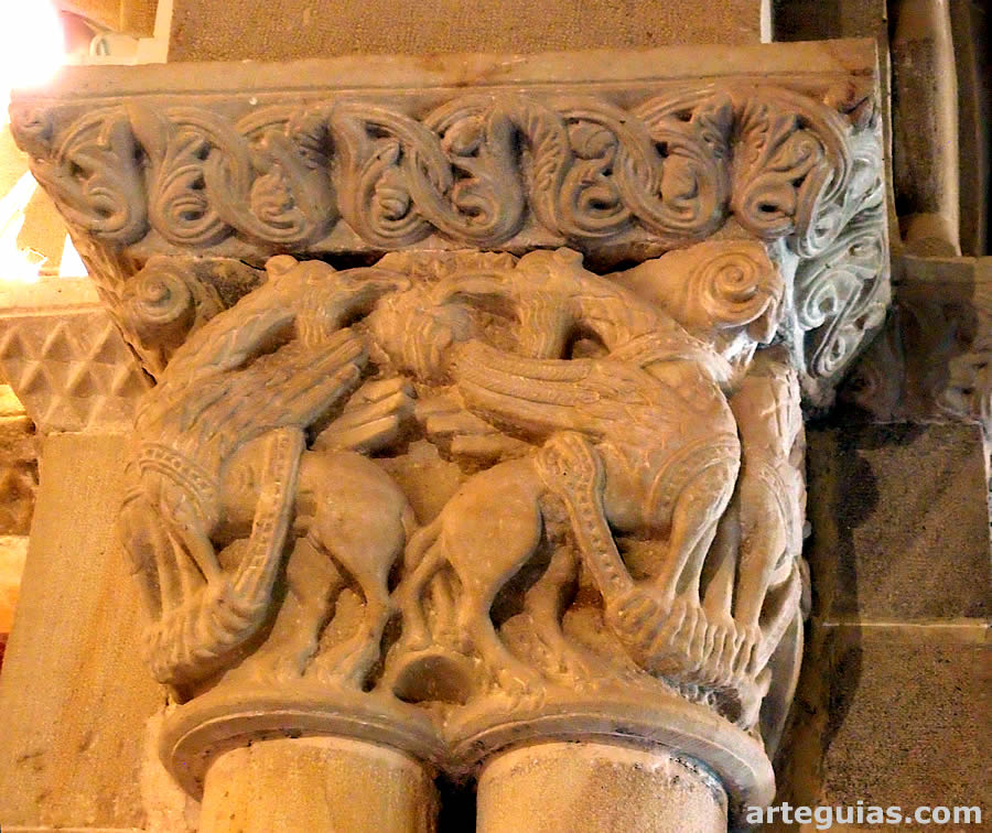 Las Henestrosas de las Quintanillas: capitel de grifos en la cabecera