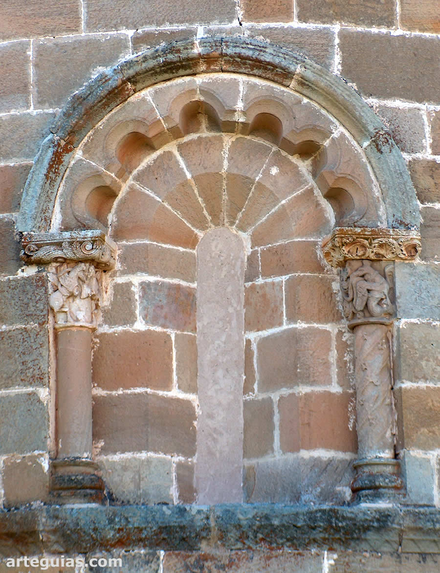 Ventanal del ábside